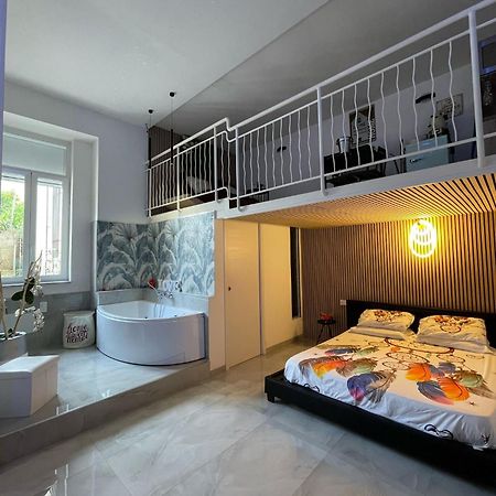 Charm E Chic Apartment Naples Exterior photo