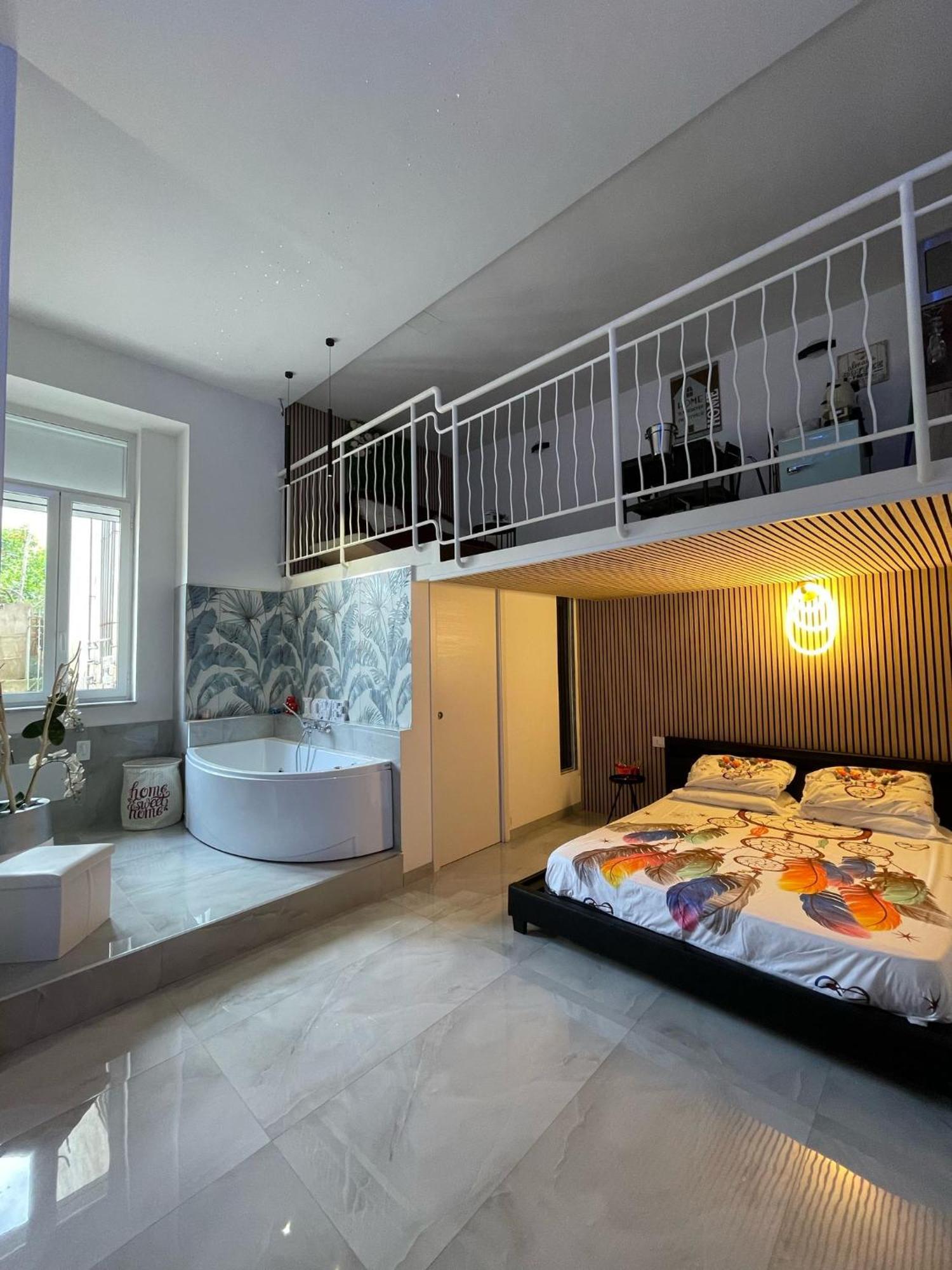 Charm E Chic Apartment Naples Exterior photo