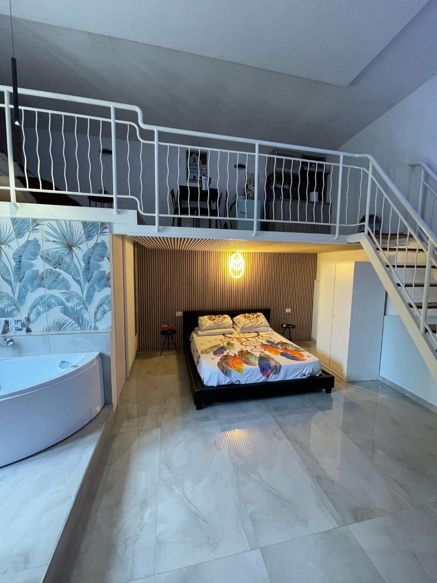 Charm E Chic Apartment Naples Exterior photo